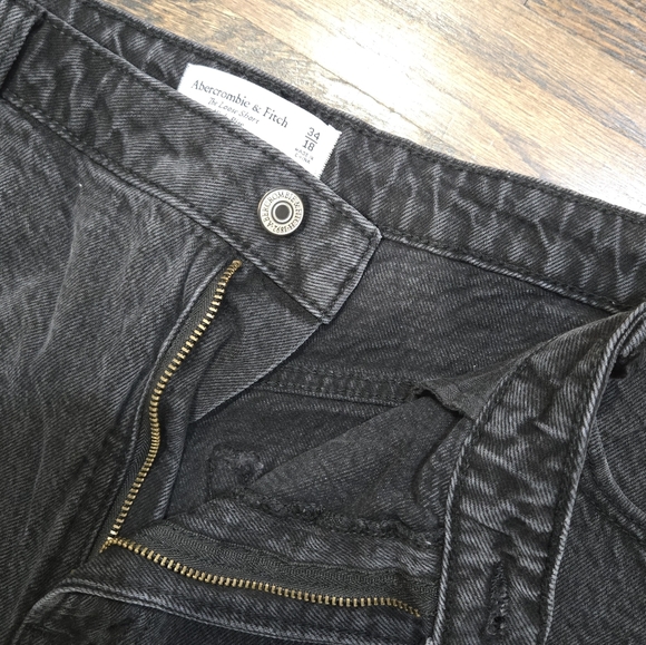 Abercrombie & Fitch the loose short High Rise Curve Love Faded Black Size 18 /34 - Picture 3 of 5